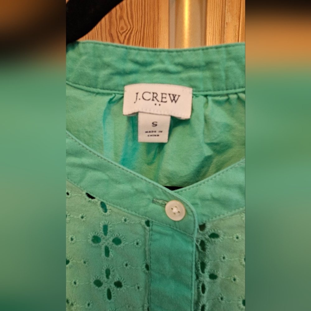 J.Crew Mint Green Laser Cut Out Button Up Top Size Small - Picture 3 of 5